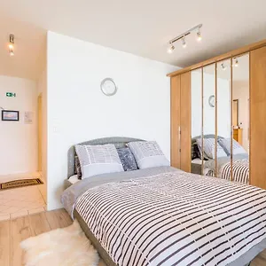 Luxueuze Vakantiestudio Met Zeezicht En Terras In Appartement Oostende