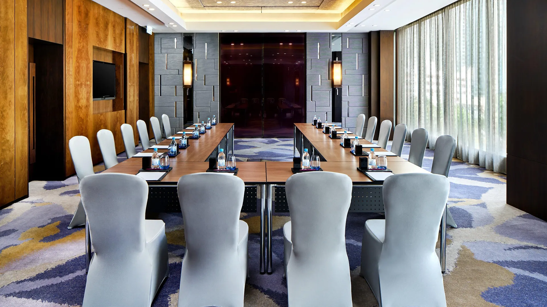 Crowne Plaza Hong Kong Kowloon East By Ihg Hotel 5*,