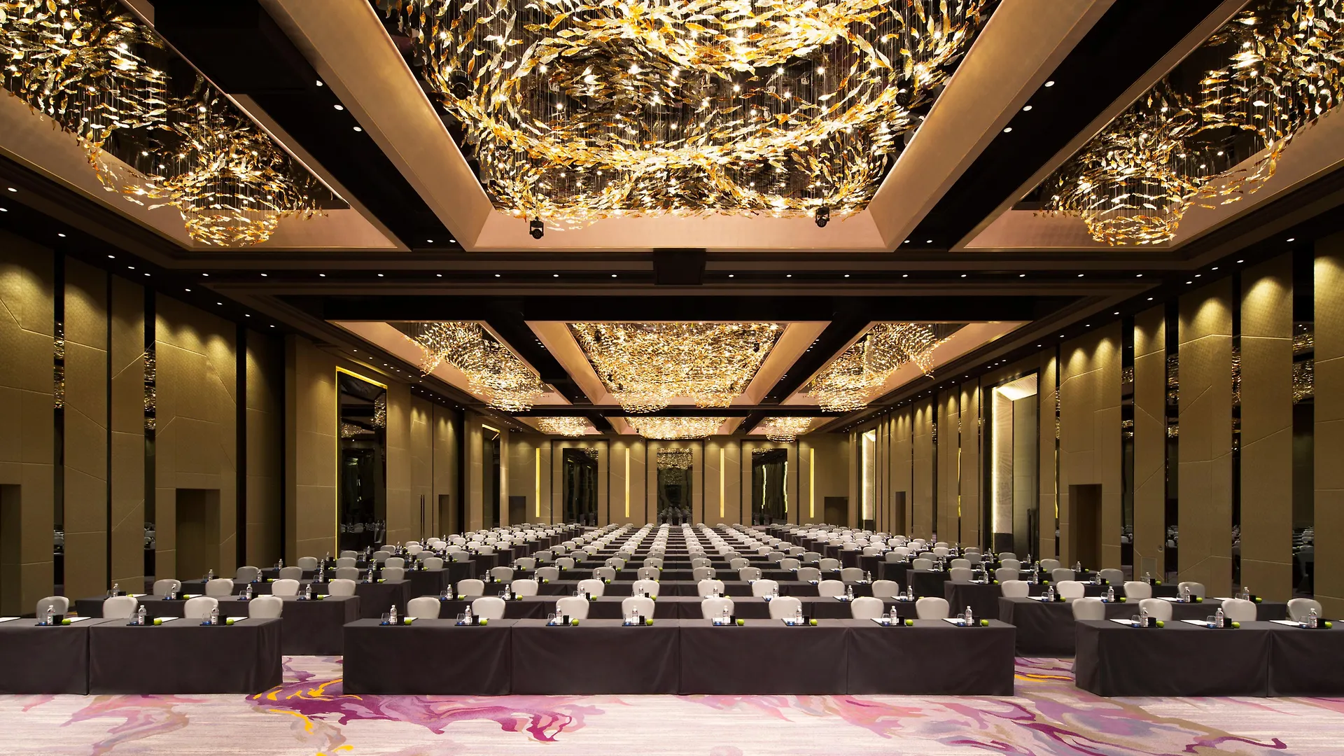 Crowne Plaza Hong Kong Kowloon East By Ihg Hotel