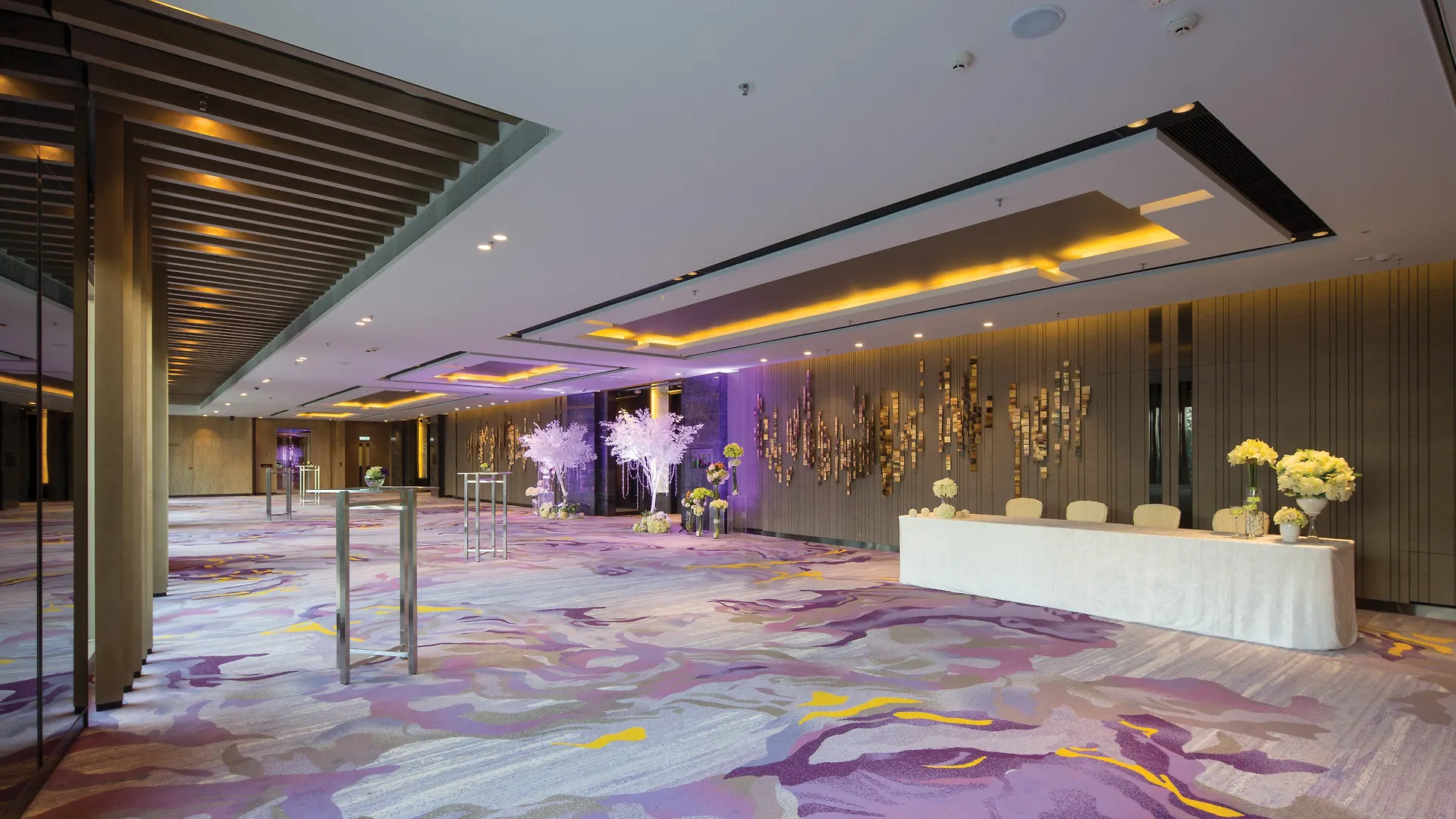 Crowne Plaza Hong Kong Kowloon East By Ihg Hotel 5*,