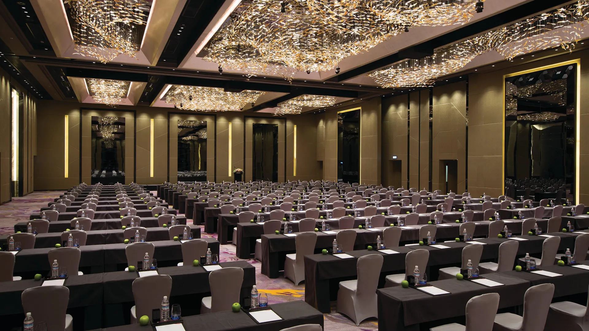 Crowne Plaza Hong Kong Kowloon East By Ihg Hotel 5*,  China