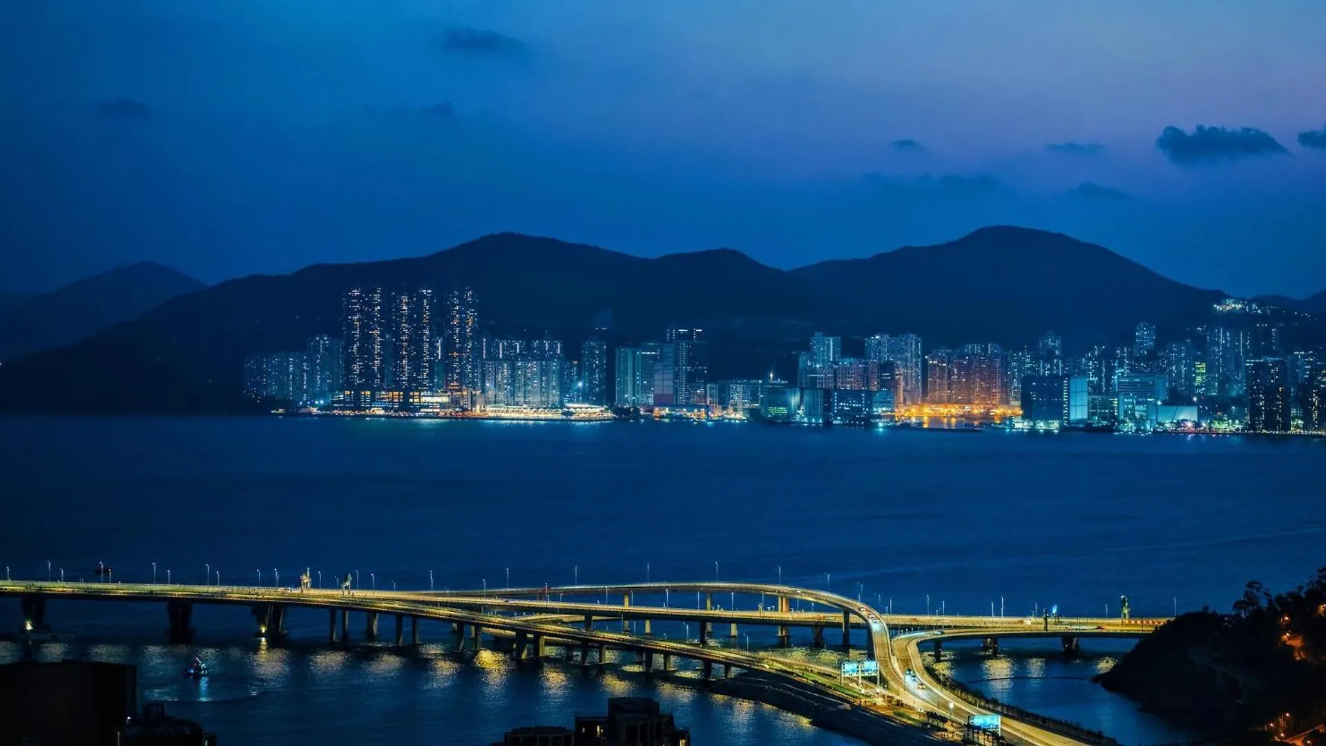 Crowne Plaza Hong Kong Kowloon East By Ihg Hotel