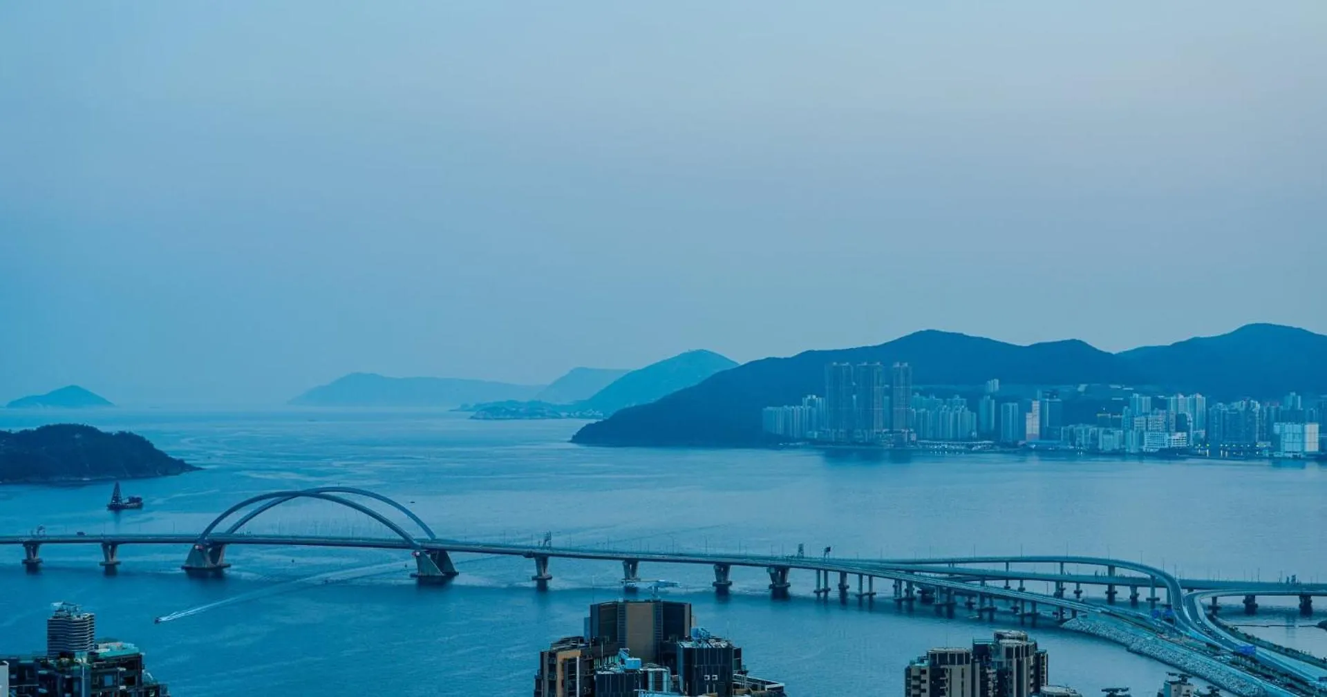 Crowne Plaza Hong Kong Kowloon East By Ihg Hotel 5*,  China