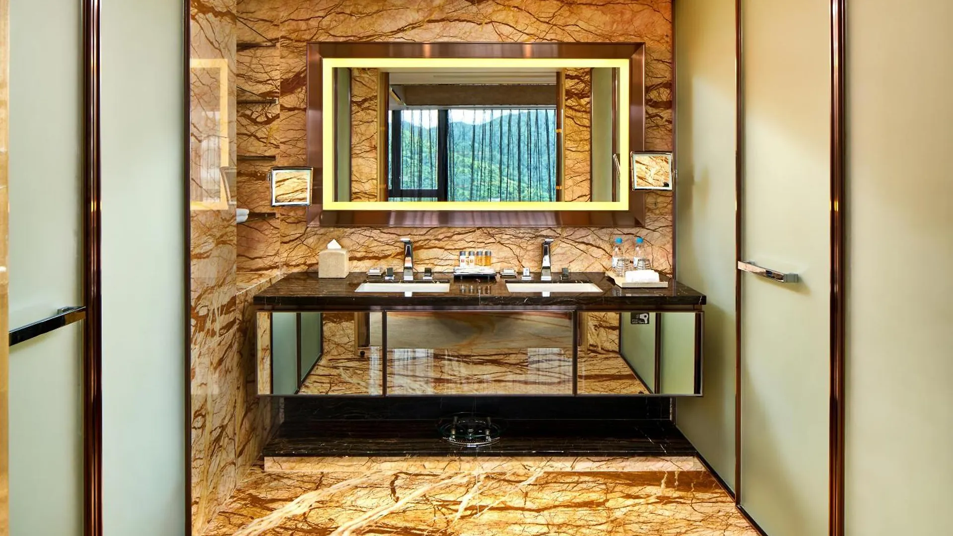 Crowne Plaza Hong Kong Kowloon East By Ihg Hotel